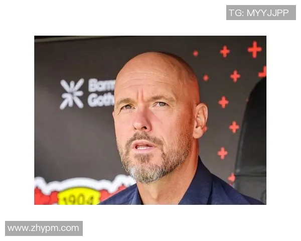 足球明星与狗的可爱瞬间对比展现不同魅力与亲和力